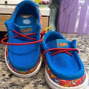 Hey dude x hot wheels size 7 perfect condition